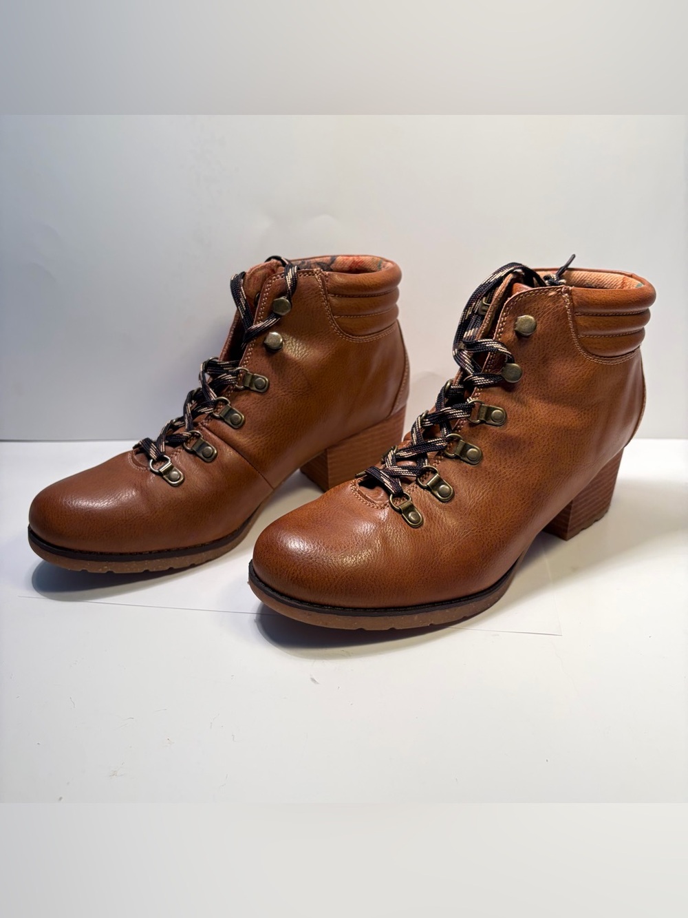 b.ø.c. Born Concept Tan Brown Lace Up Lug Sole Ankle Boots Size 8M